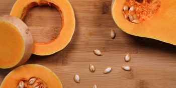 tranches de courges butternut et leurs graines