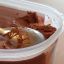 glace au chocolat maison dans un bac de glace au citron